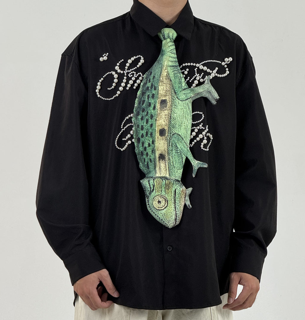 Unique chameleon-shaped novelty tie, a creative and artistic fashion accessory for standout outfits.