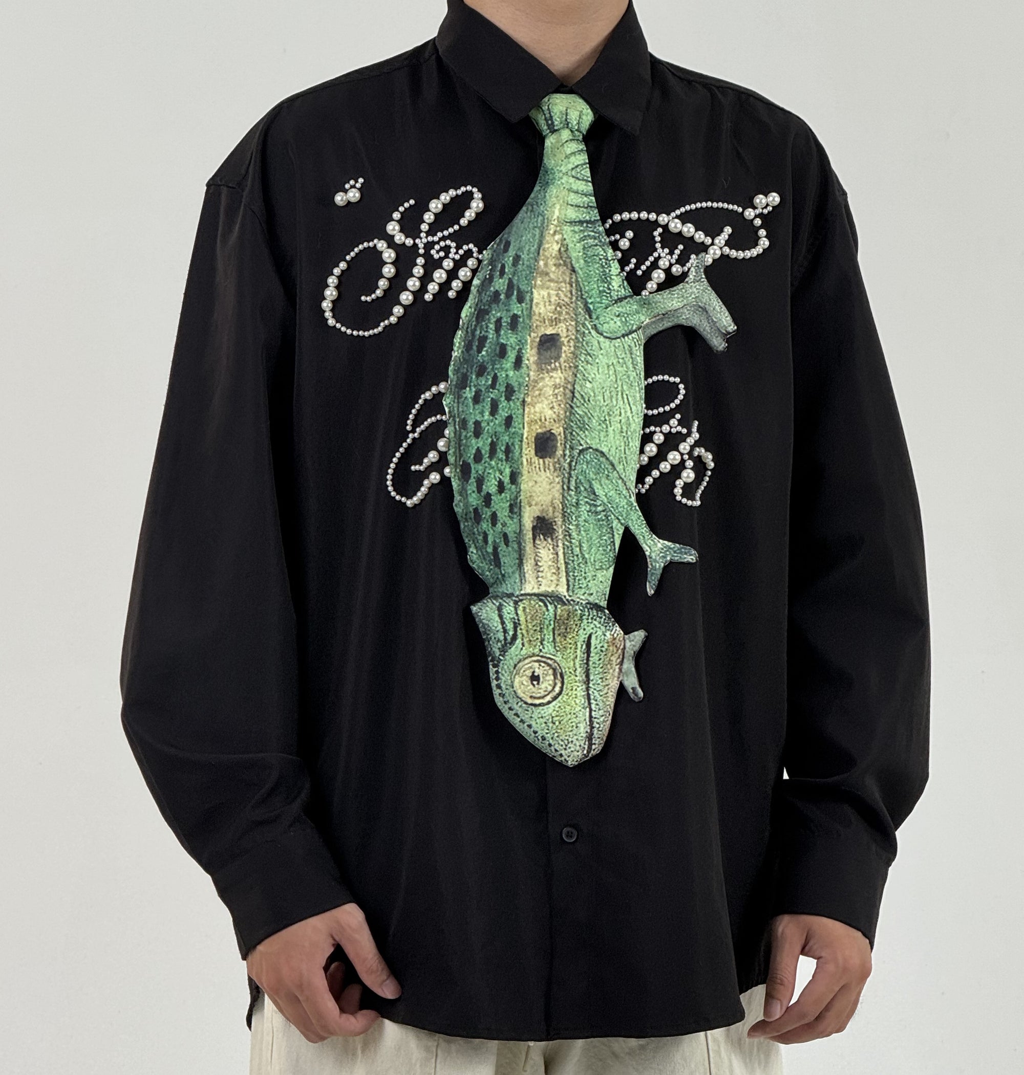 Unique chameleon-shaped novelty tie, a creative and artistic fashion accessory for standout outfits.