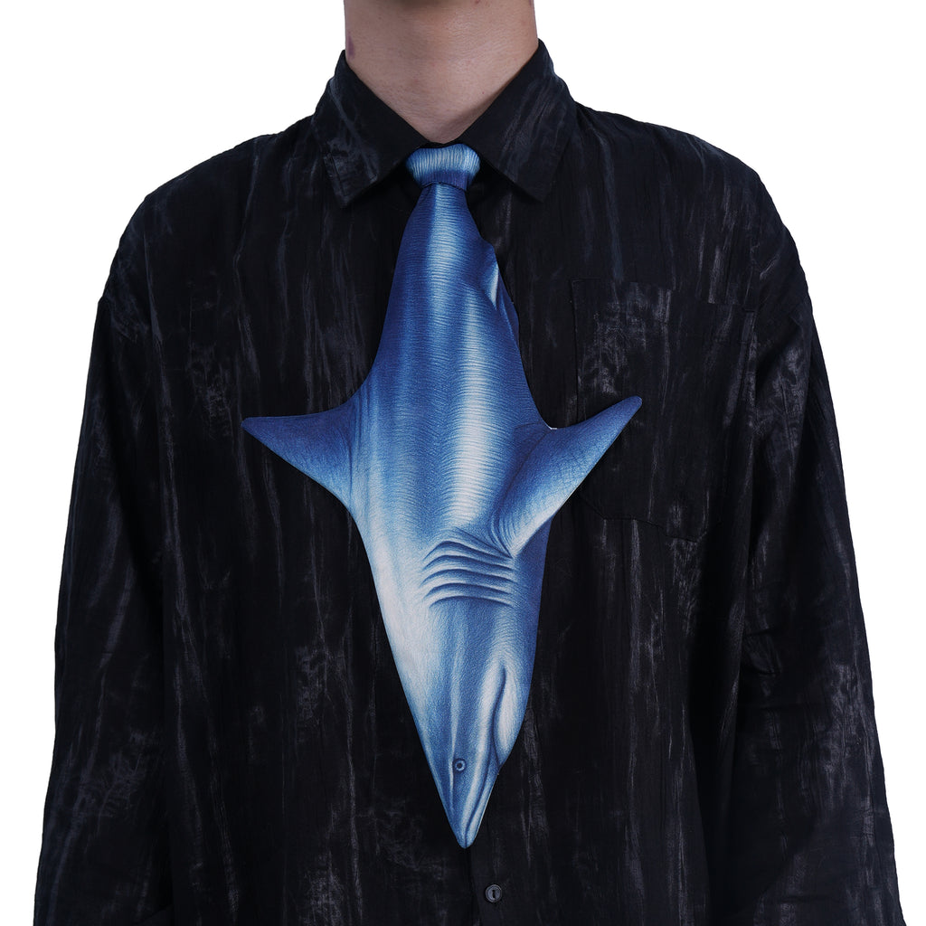 Bold shark-shaped novelty tie, a creative and eye-catching fashion accessory for parties and themed events.