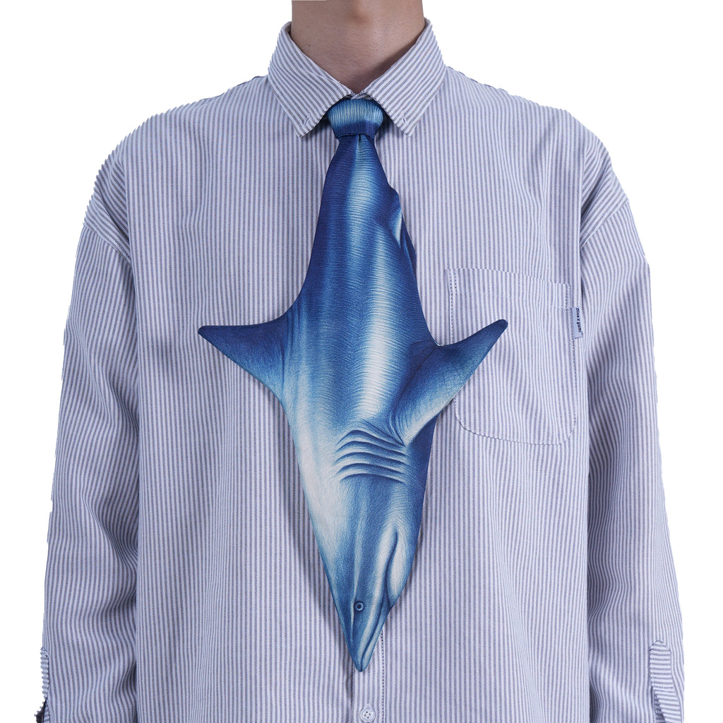 Bold shark-shaped novelty tie, a creative and eye-catching fashion accessory for parties and themed events.